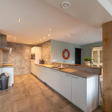 度假居 Group Getaway