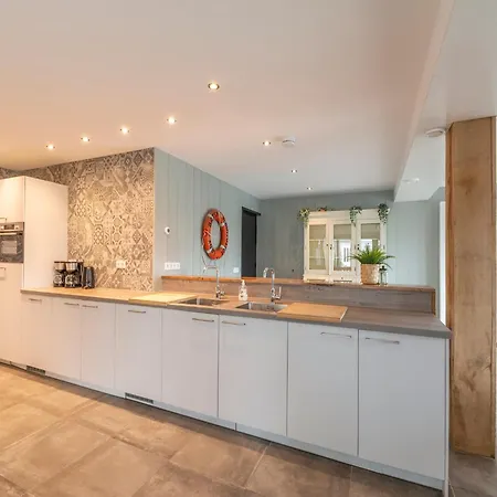 度假居 Group Getaway *